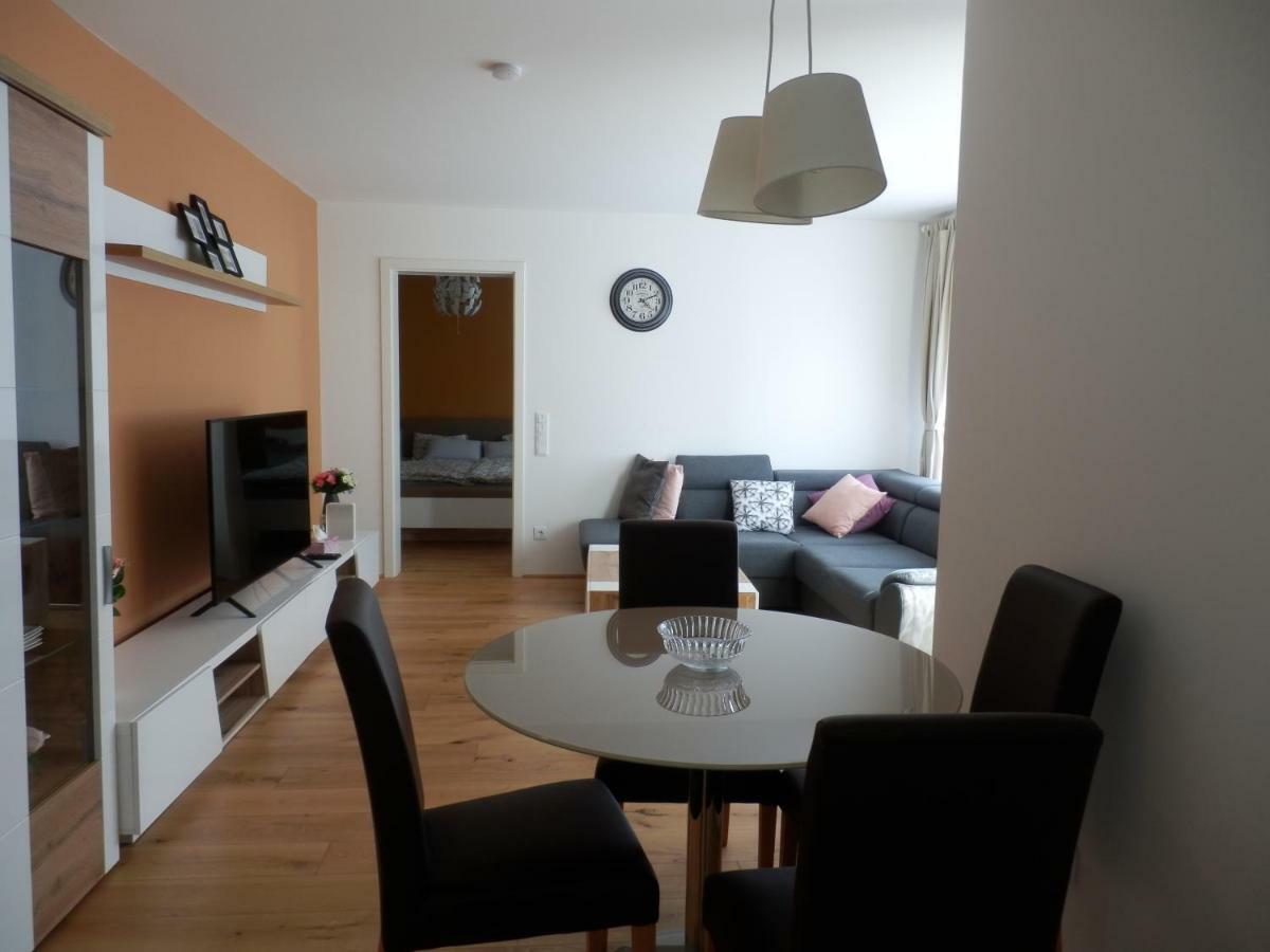 Апартаменты Spacious, Modern 1-Bdrm Apt Near Vic & Austria Ctr Вена Экстерьер фото