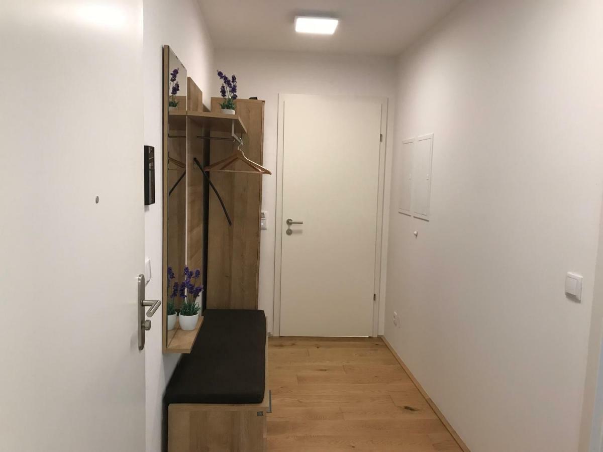 Апартаменты Spacious, Modern 1-Bdrm Apt Near Vic & Austria Ctr Вена Экстерьер фото