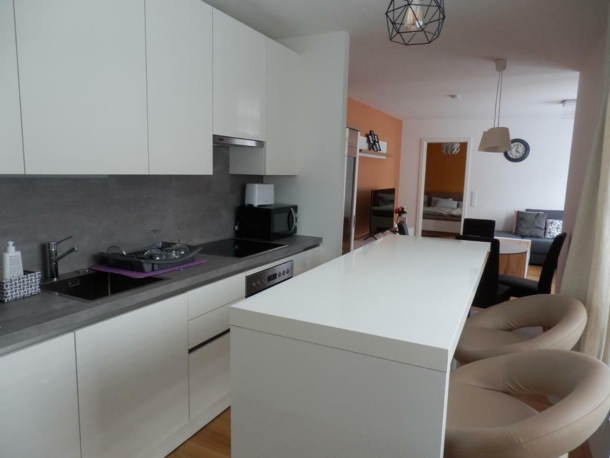 Апартаменты Spacious, Modern 1-Bdrm Apt Near Vic & Austria Ctr Вена Экстерьер фото